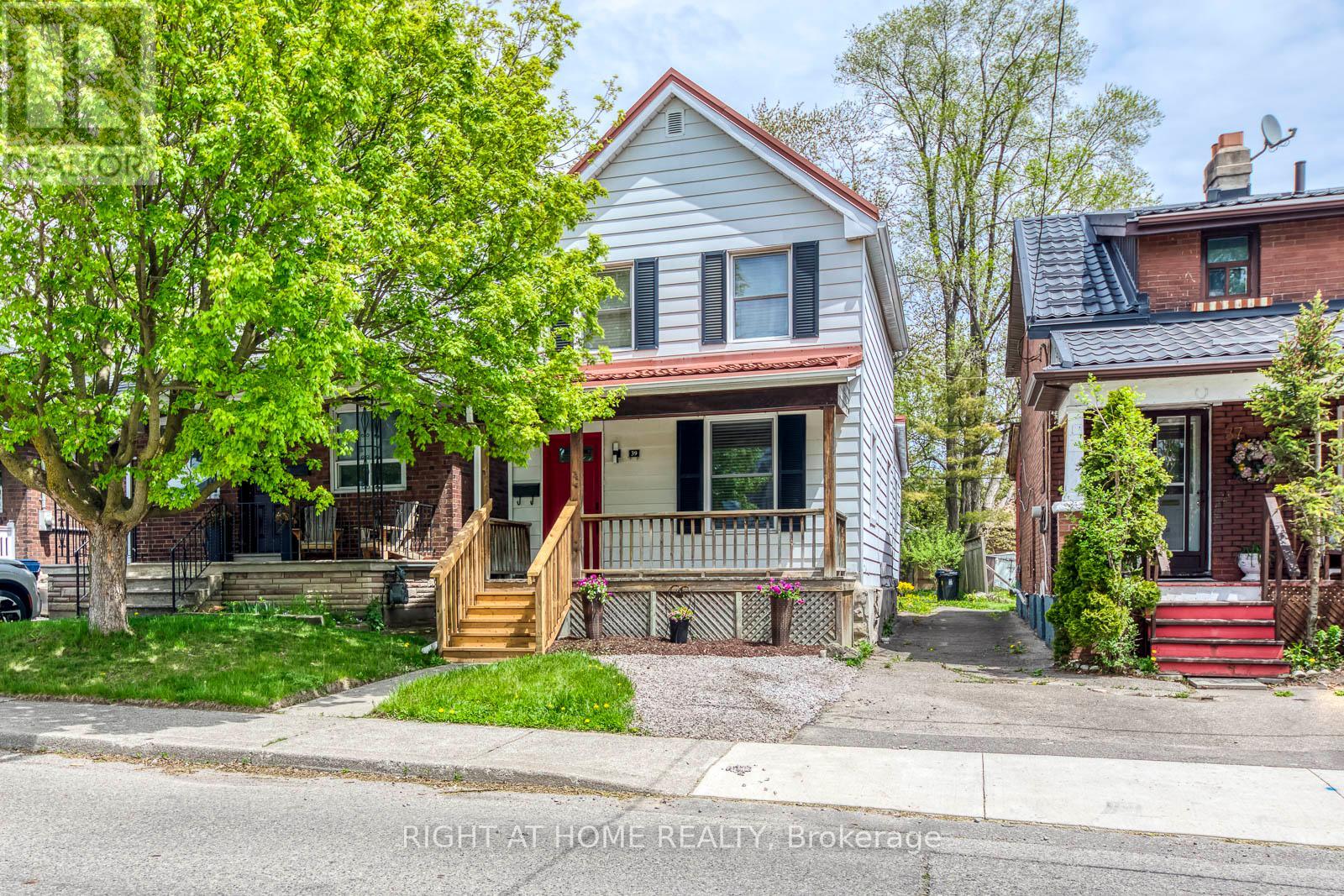 39 Sixteenth St, Toronto, ON M8V 3J7
