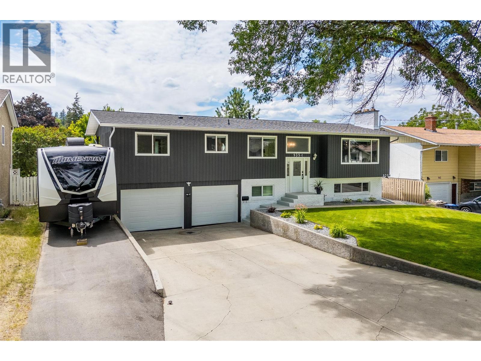 935 Thompson Rd, Kelowna, BC V1X 3X2