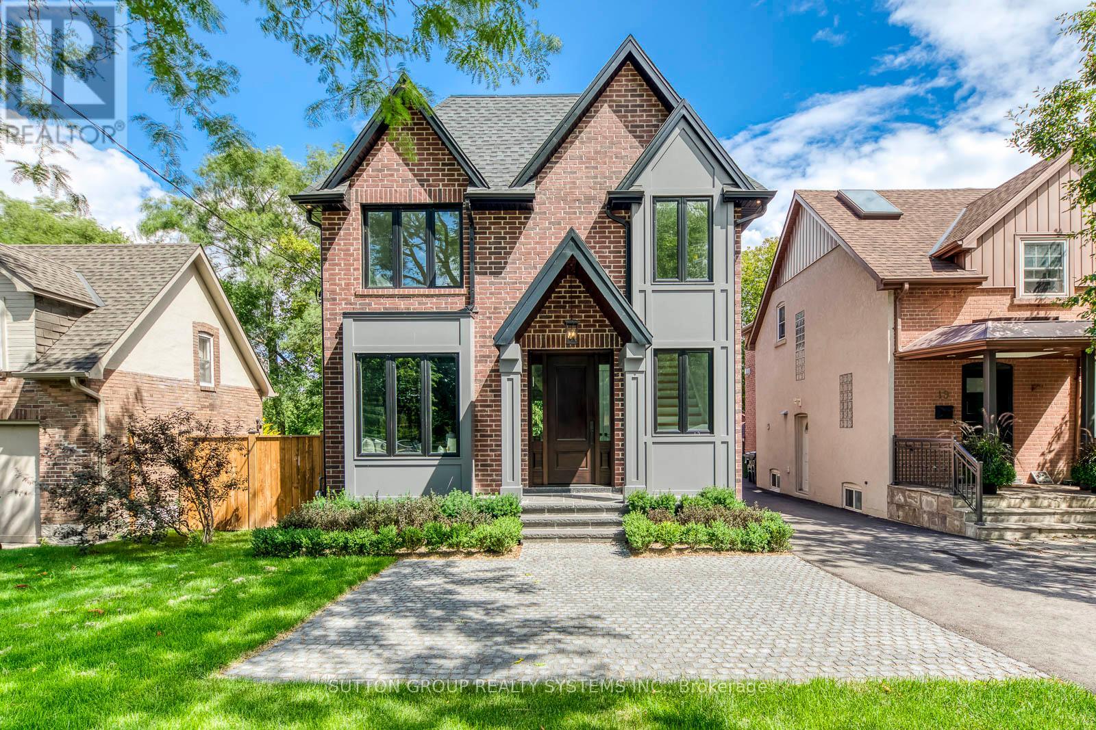 21 S Kingsway, Toronto, ON M6S 3T2