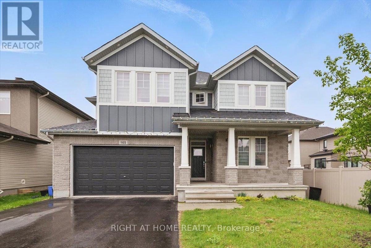 165 Groningen St, Ottawa, ON K2S 1B6