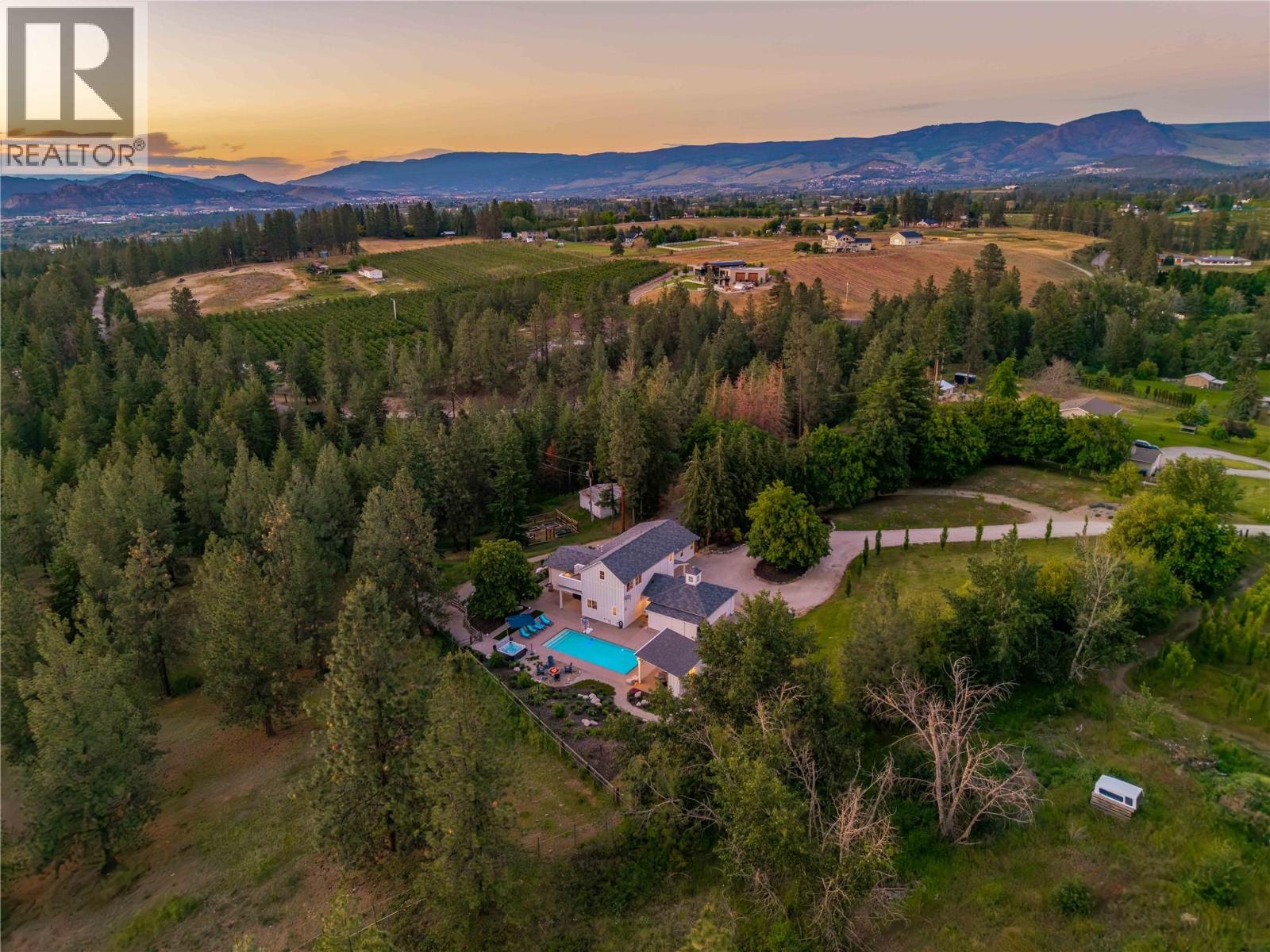 2376 Saucier Rd, Kelowna, BC V1W 4B8