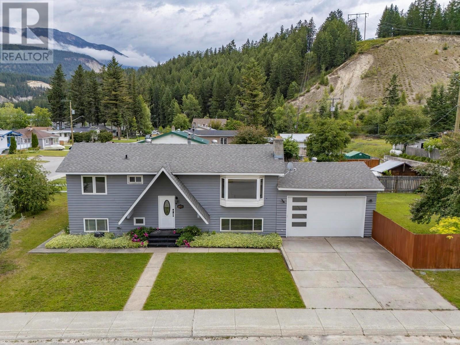 1300 11 Street South, Golden, BC V0A 1H0