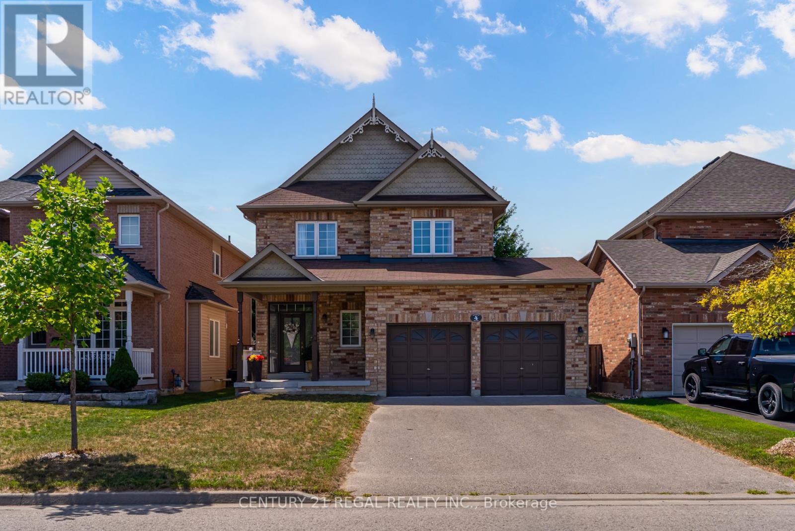 4 Hayfield Ave, Uxbridge, ON L9P 0A2