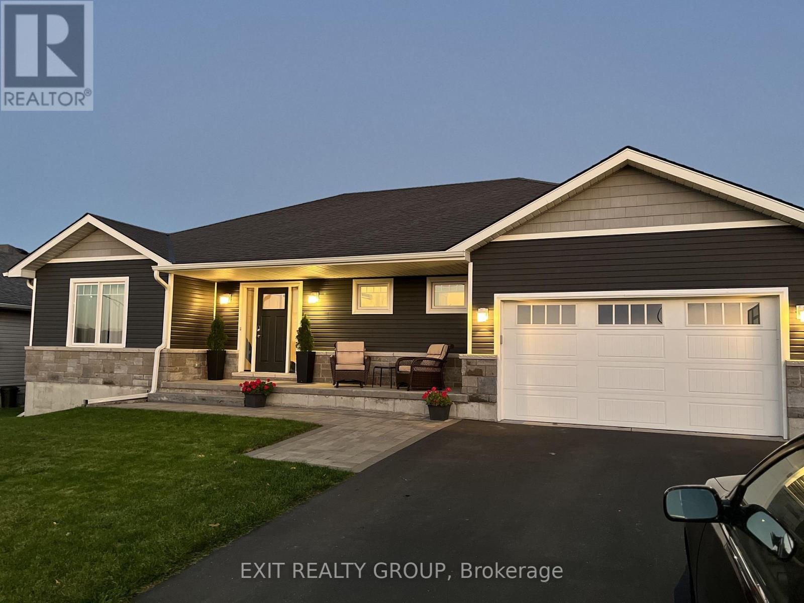 25 Meagan Ln, Quinte West, ON K0K 2C0