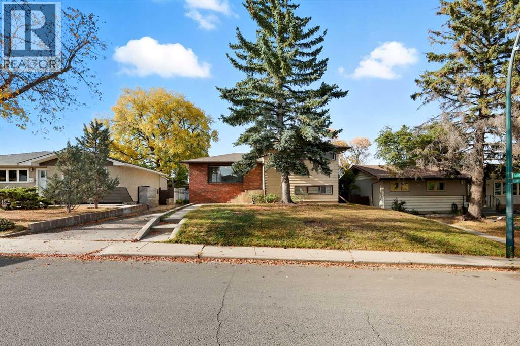 23 Fairview Dr SE, Calgary, AB T2H 1B4