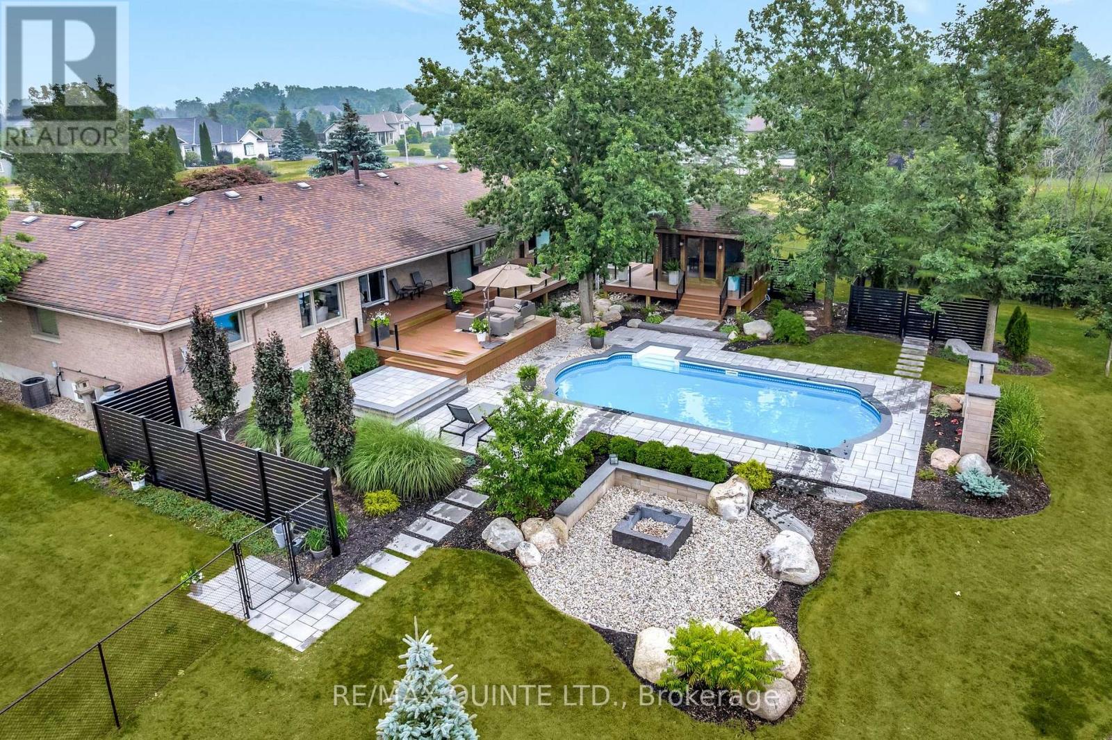 100 Bay Breeze St, Prince Edward County Ameliasburg Ward, ON K8N 4Z7