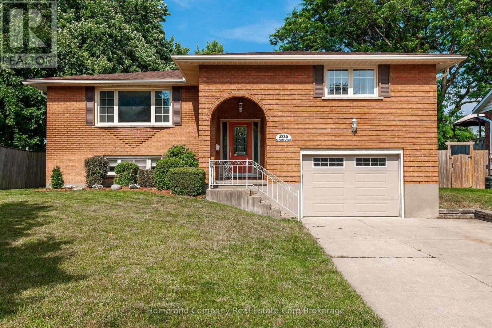 205 Graff Ave, Stratford, ON N5A 5L8