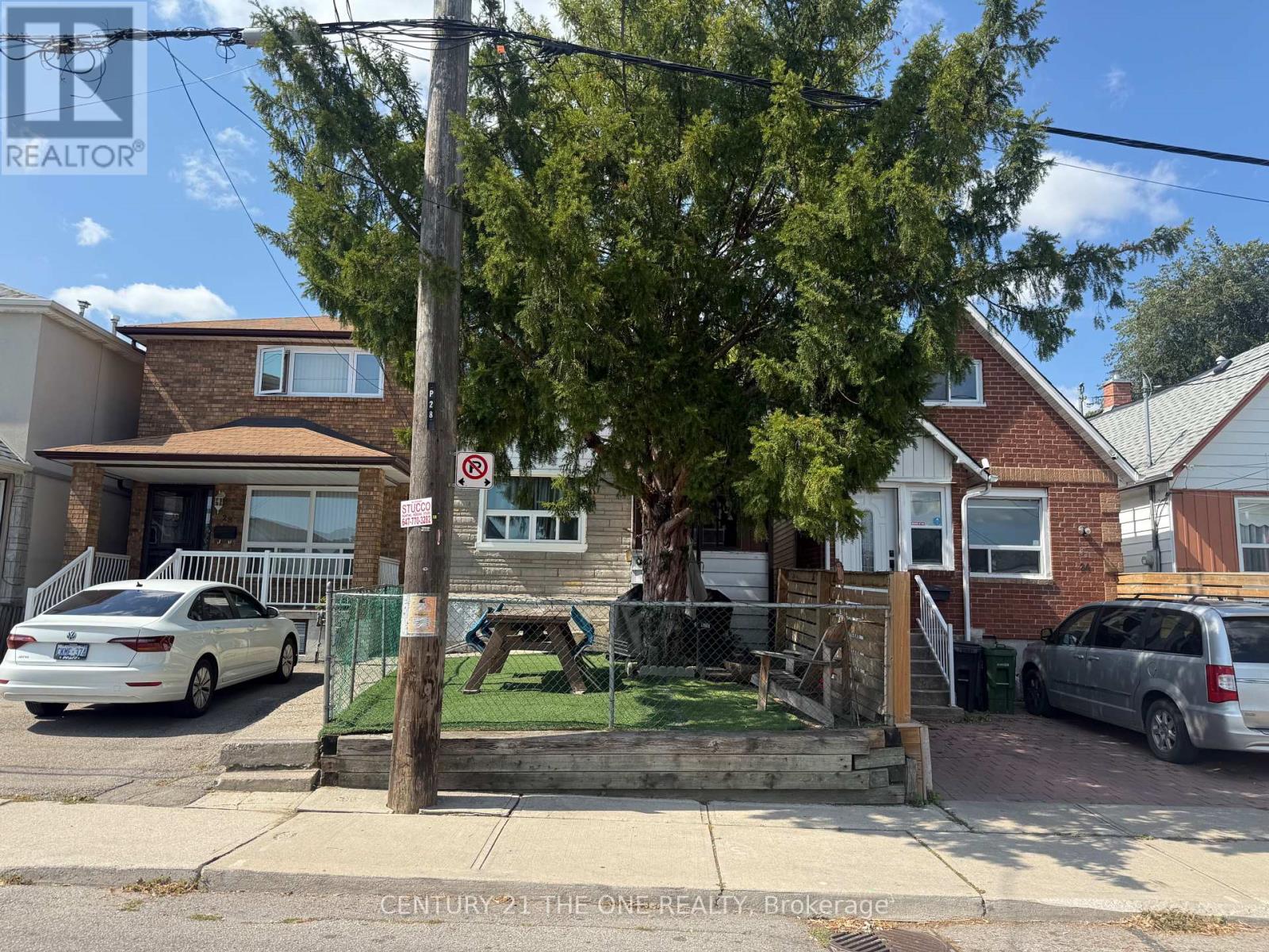 26 Avon Ave, Toronto Rockcliffe-smythe, ON M6N 3W7