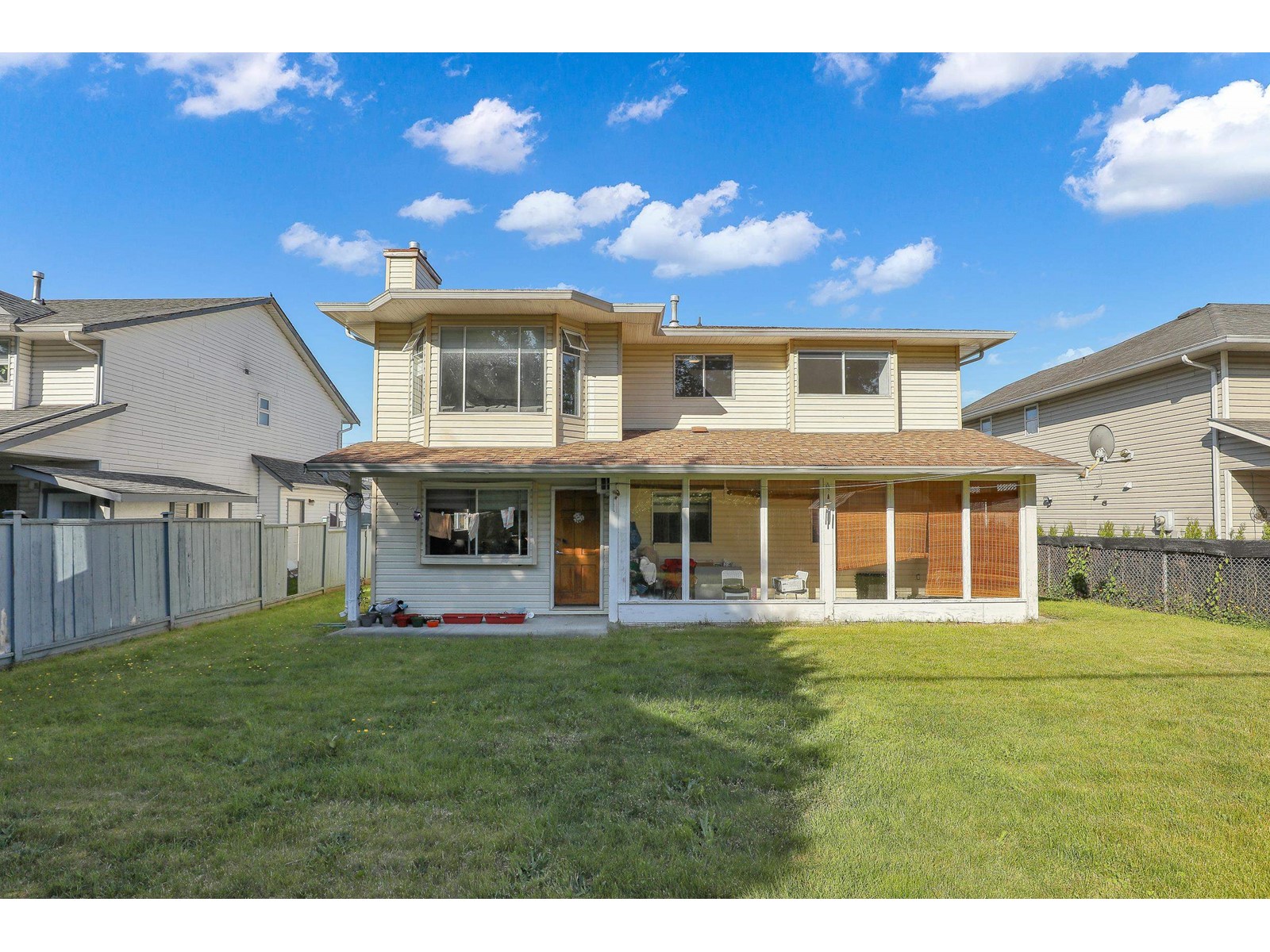 1876 King George Blvd, Surrey, BC V4A 5A1