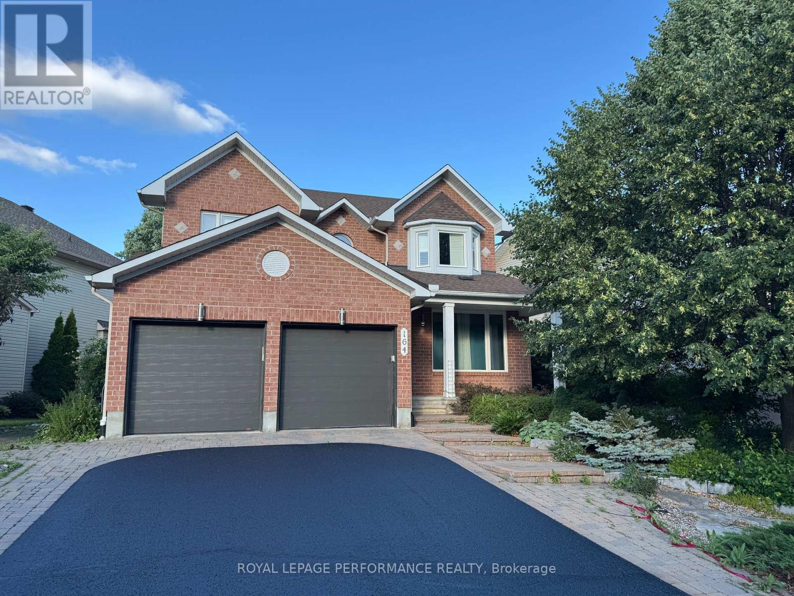 164 Copperwood St, Ottawa, ON K1C 7S3