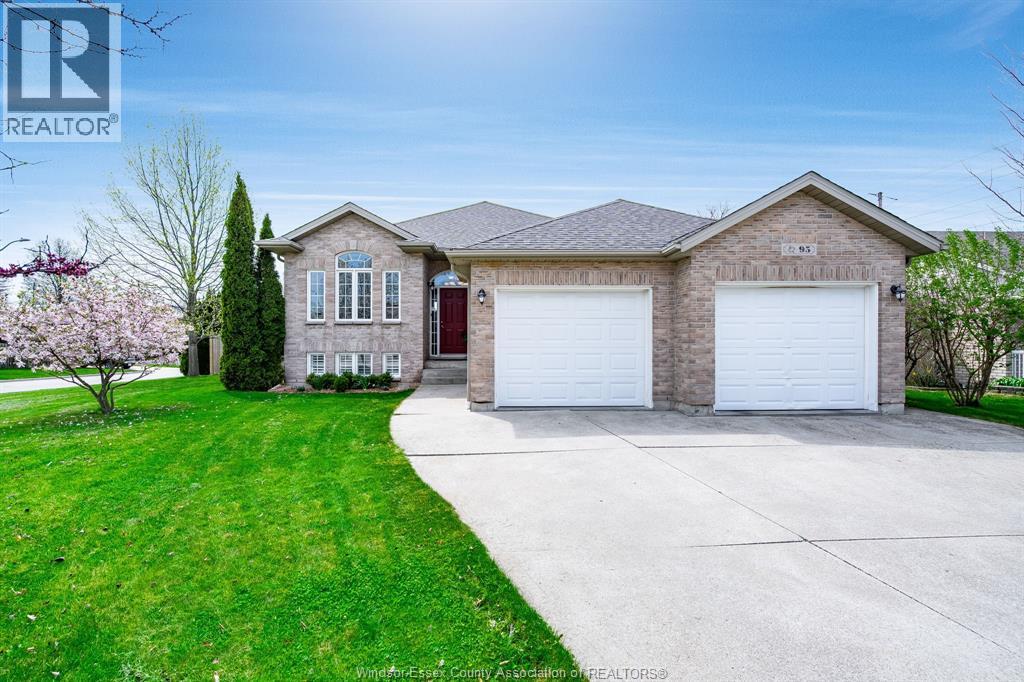 95 Millbrook Dr, Kingsville, ON N9Y 4A4