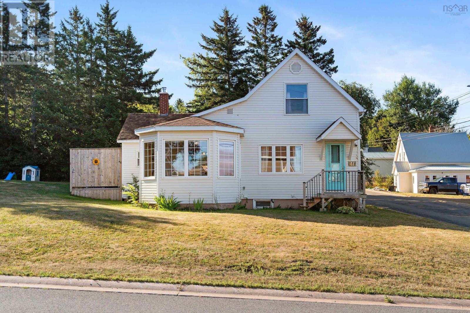 18 Mechanic St, Springhill, NS B0M 1X0