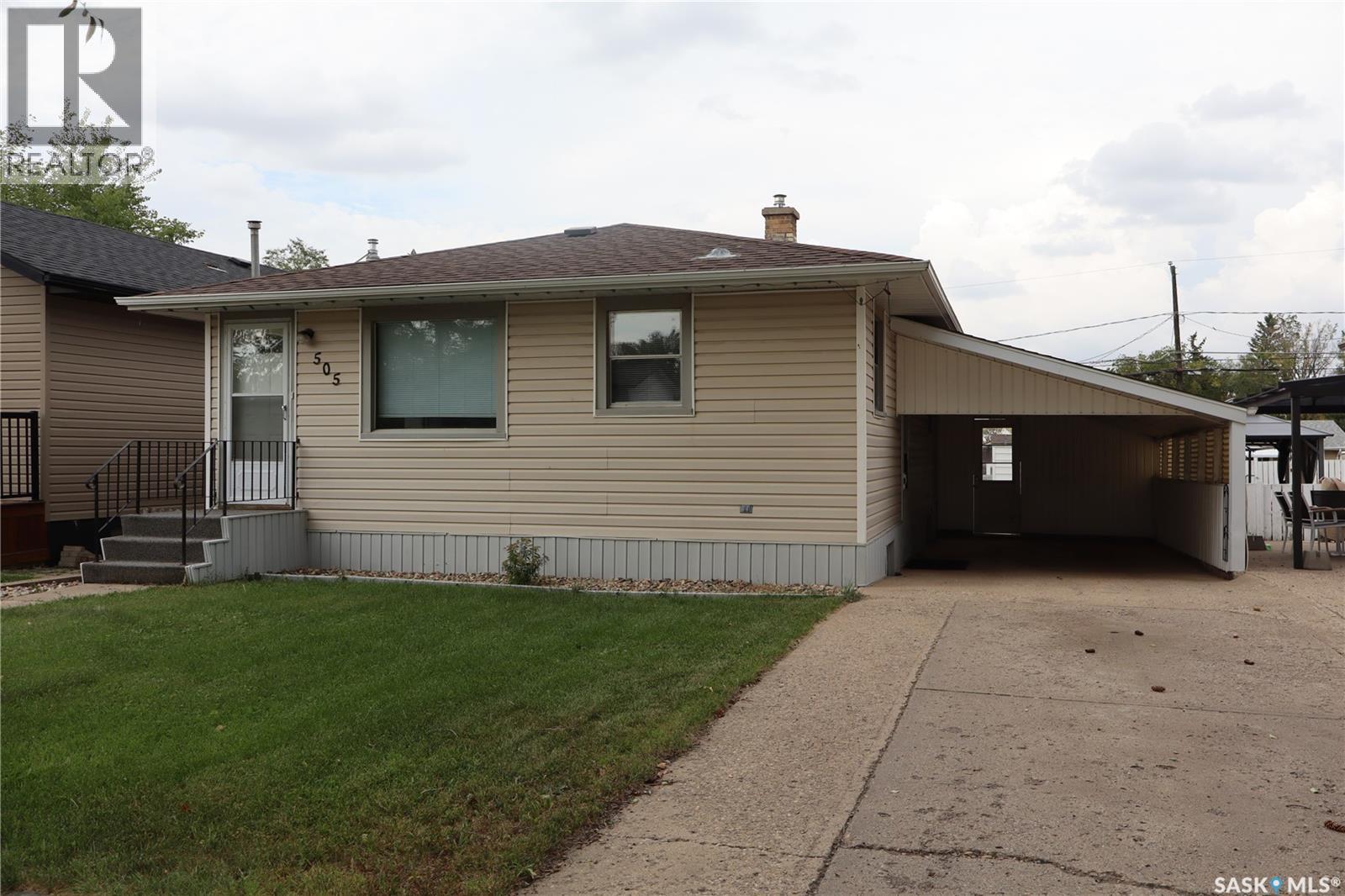 505 2nd Avenue East, Assiniboia, SK S0H 0B0