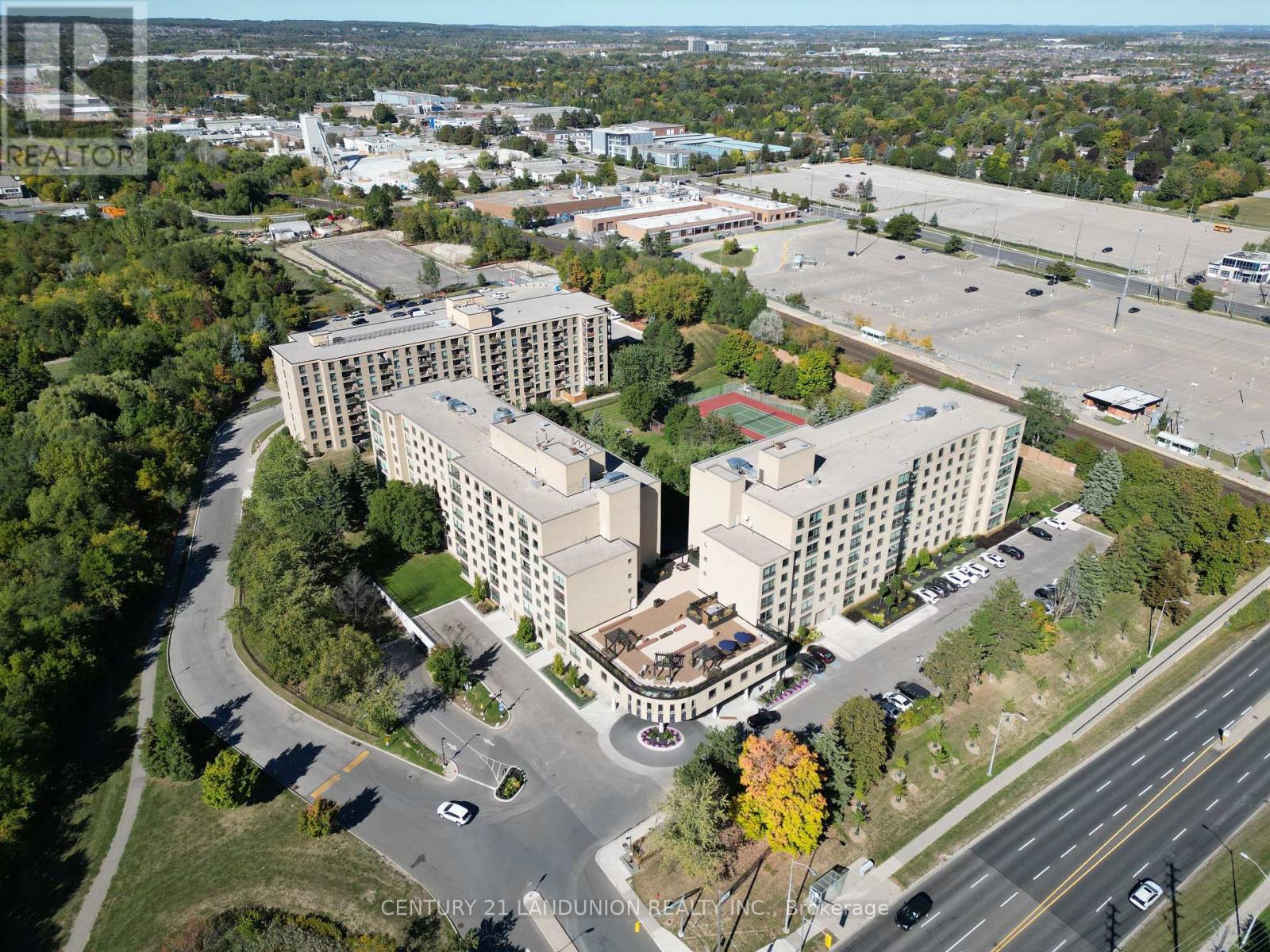 619 326 Major Mackenzie Dr E, Richmond Hill, ON L4C 8T4