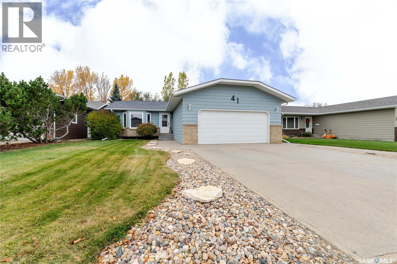 41 Taylor Cres, Moose Jaw, SK S6J 1J6