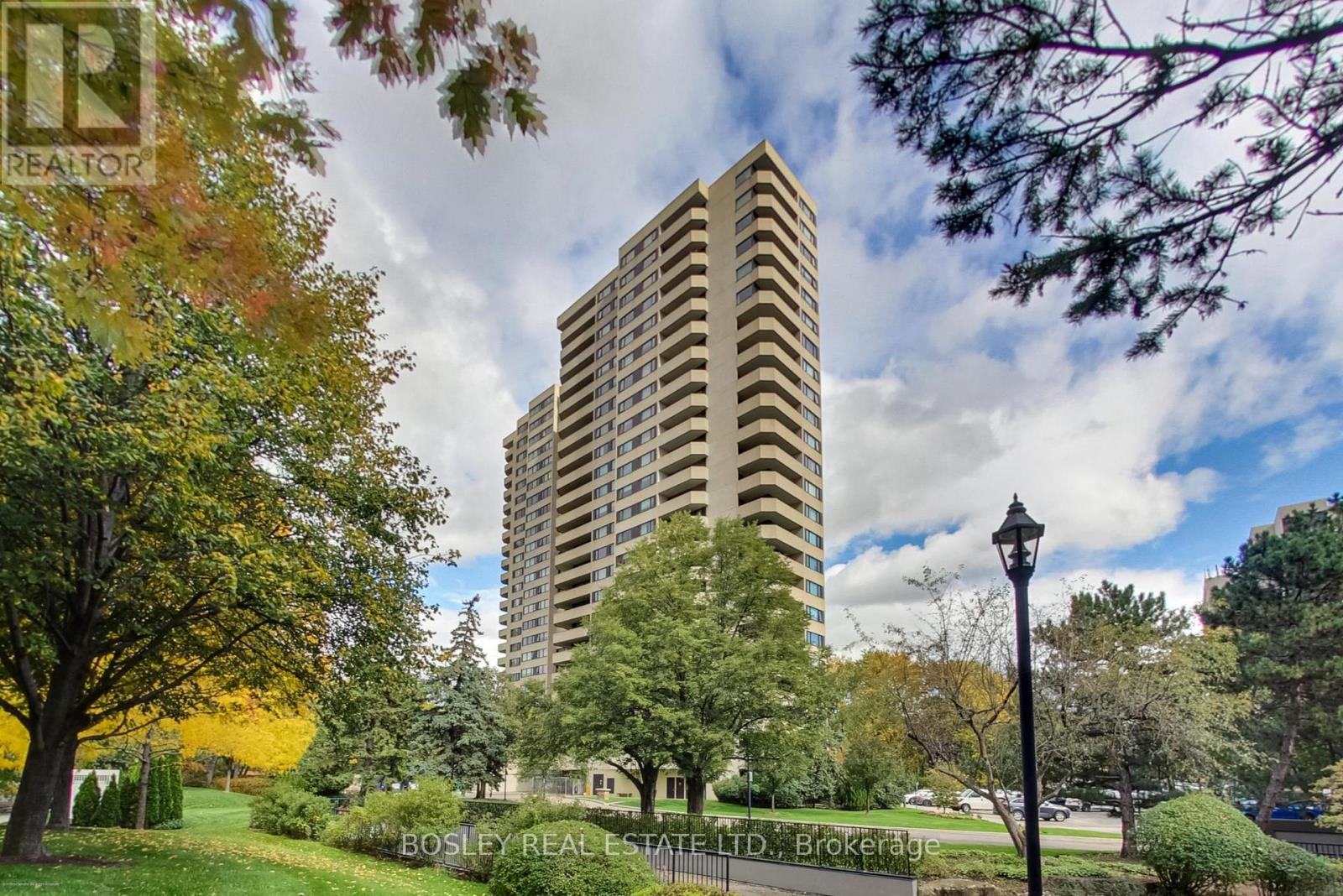 902 75 Wynford Heights Cres, Toronto, ON M3C 3H9