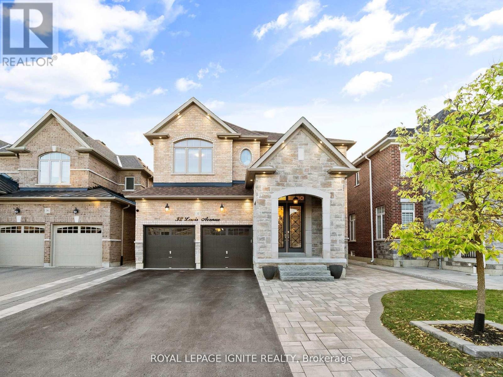 32 Lewis Ave, Bradford West Gwillimbury, ON L3Z 0W9