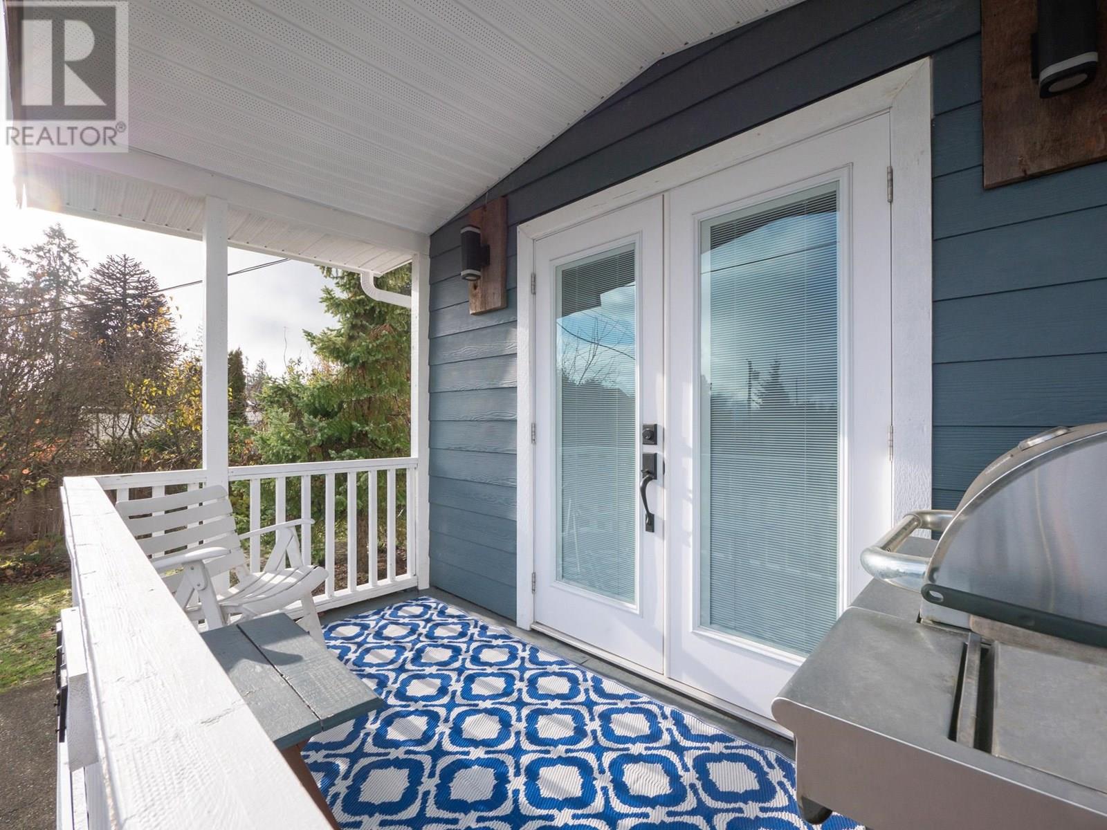 747 Cascade Cres, Gibsons, BC V0N 1V9