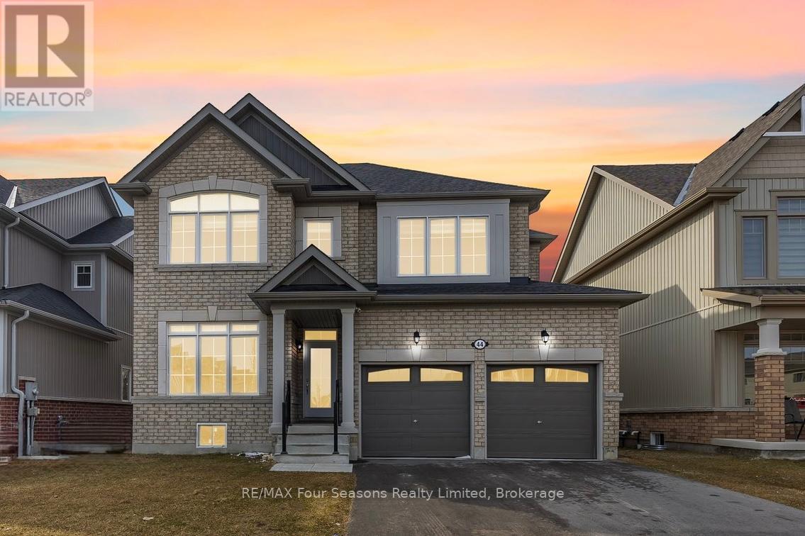 44 Kirby Ave, Collingwood, ON L9Y 3W8