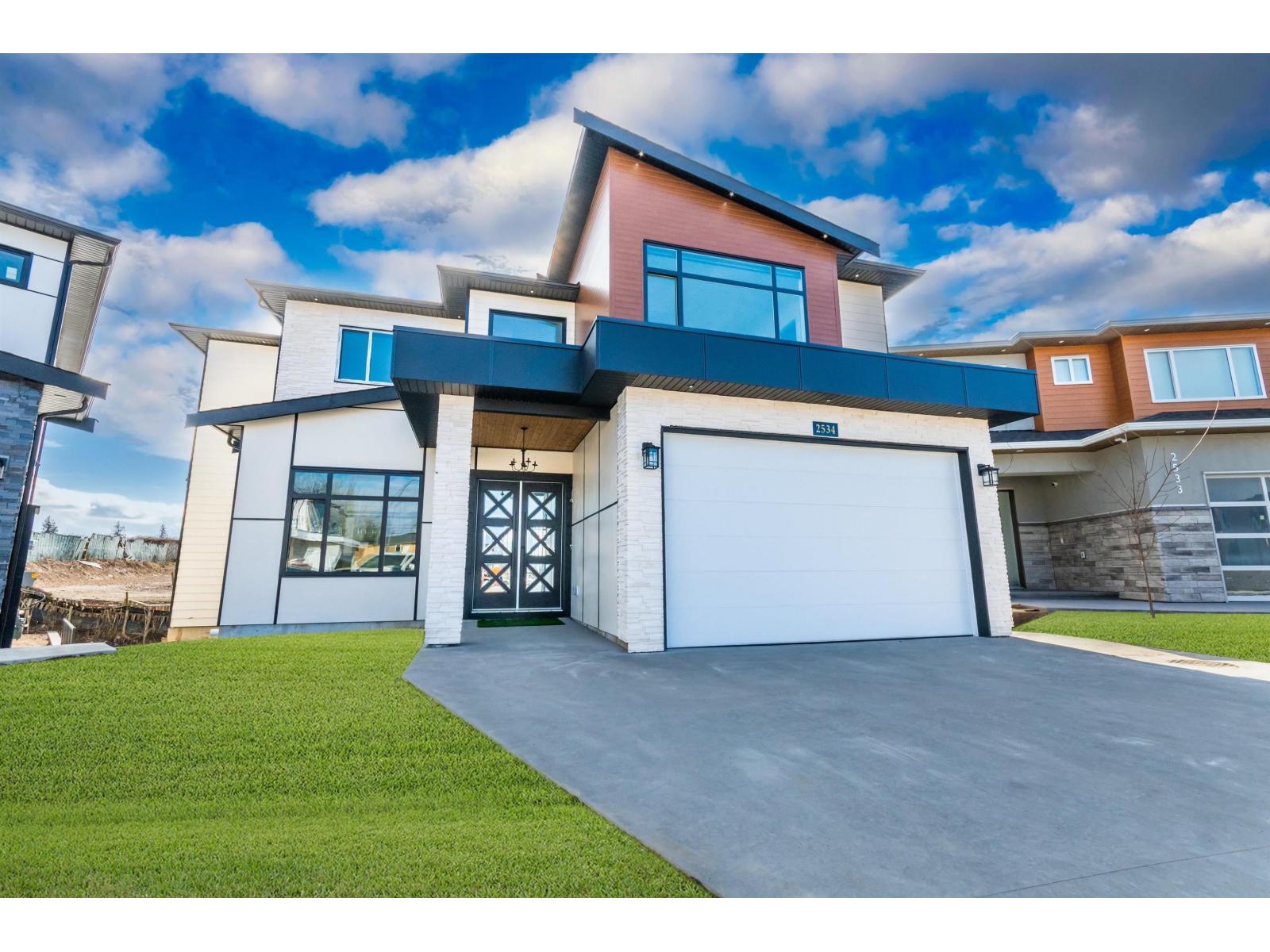 2534 Terminal Ct, Abbotsford, BC V4X 1L9