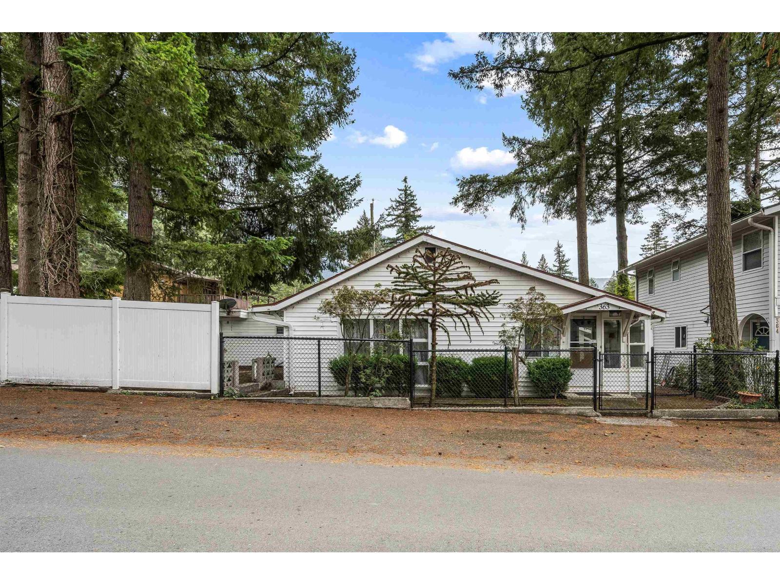 363 Pine Streetcultus Lk N, Cultus Lake, BC V2R 4Y9