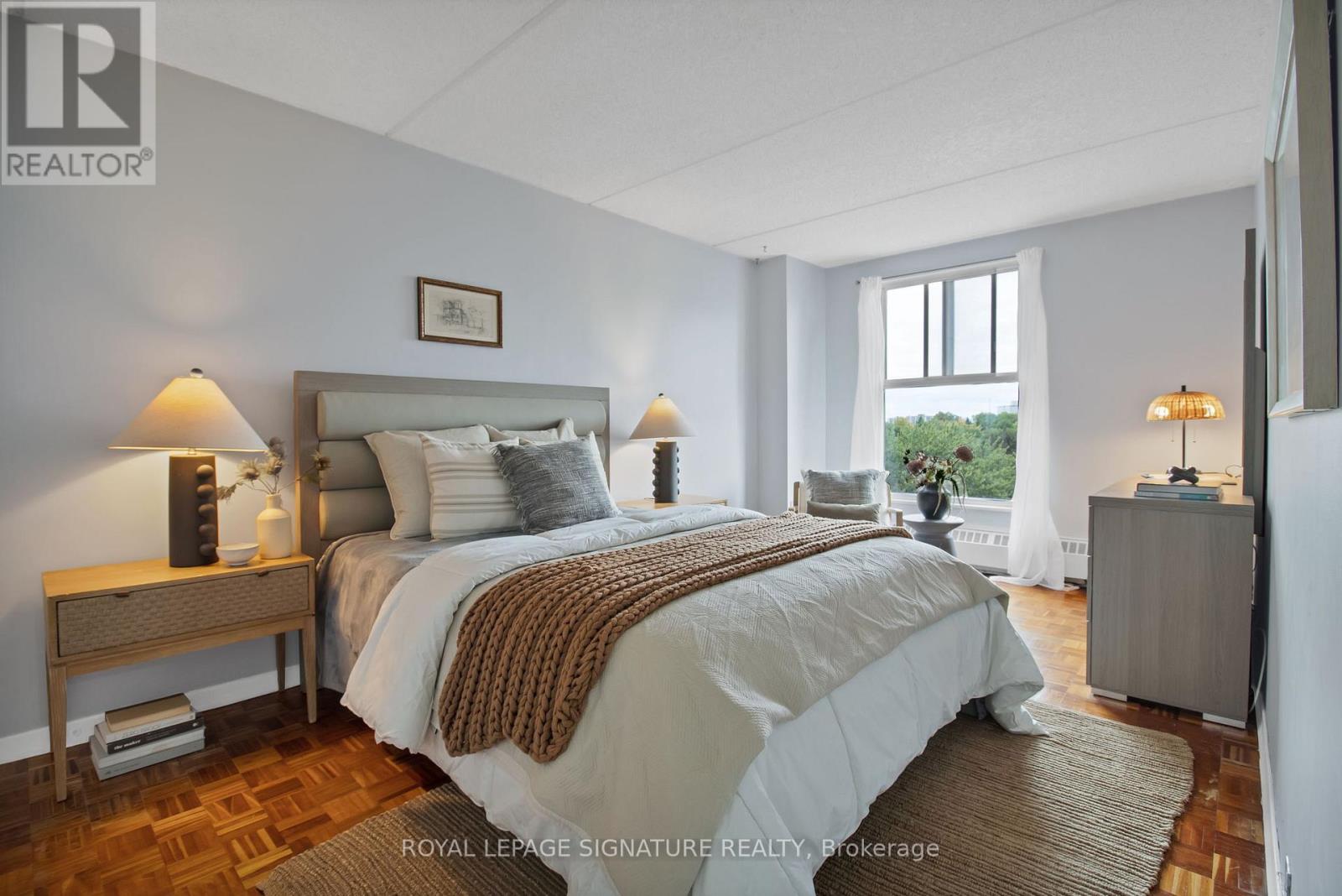 802 2 Glamorgan Ave, Toronto, ON M1P 2M8