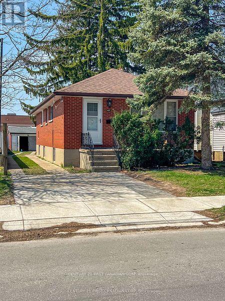 67 Sackville St, London, ON N5Z 2E3