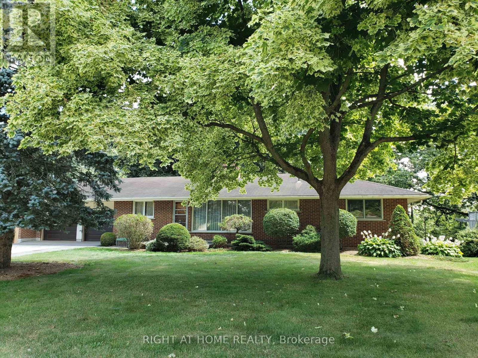 11 Riverview Ter, Brant, ON N3L 2P2