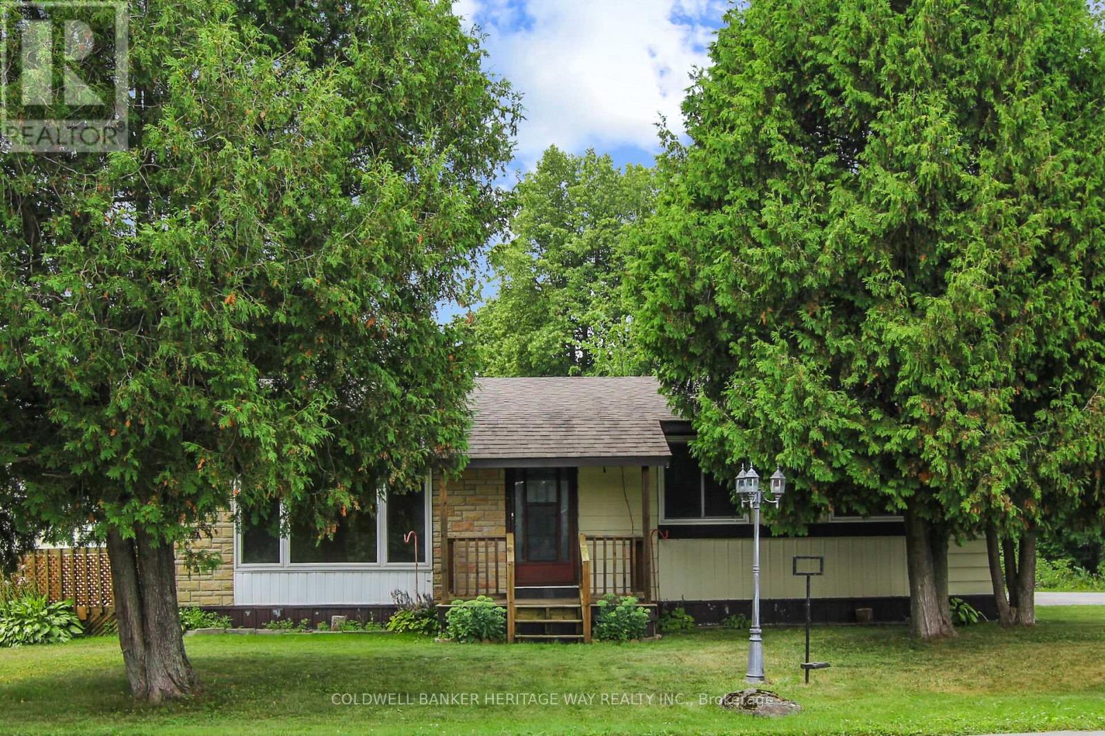 1 Pinewood Ave, Beckwith, ON K7C 3P1