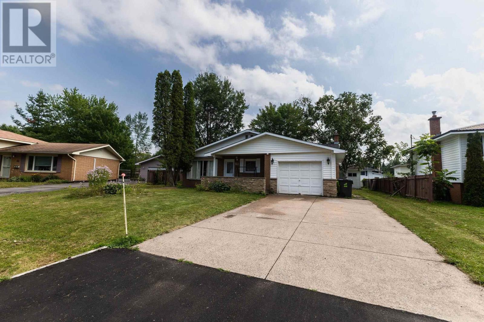 51 Pelican Dr, Sault Ste. Marie, ON P6B 3Z5