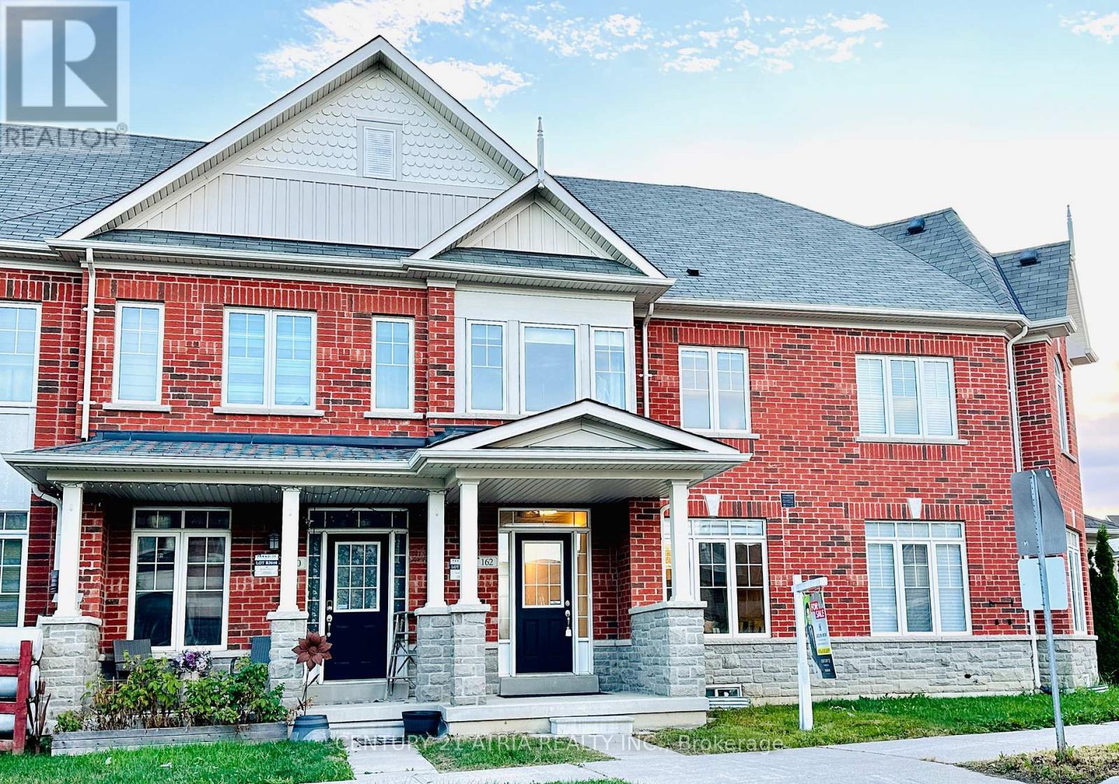 162 Harbord St, Markham, ON L6C 1N7