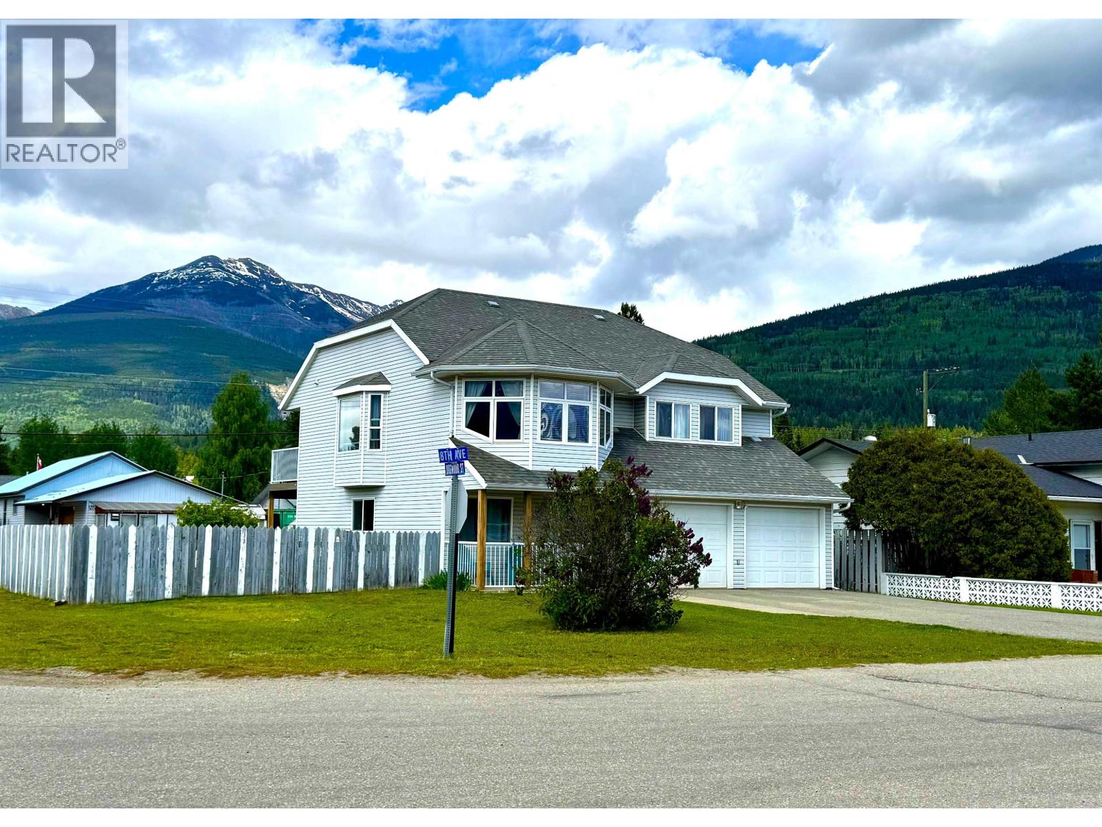 1290 8 Avenue, Valemount, BC V0E 2Z0