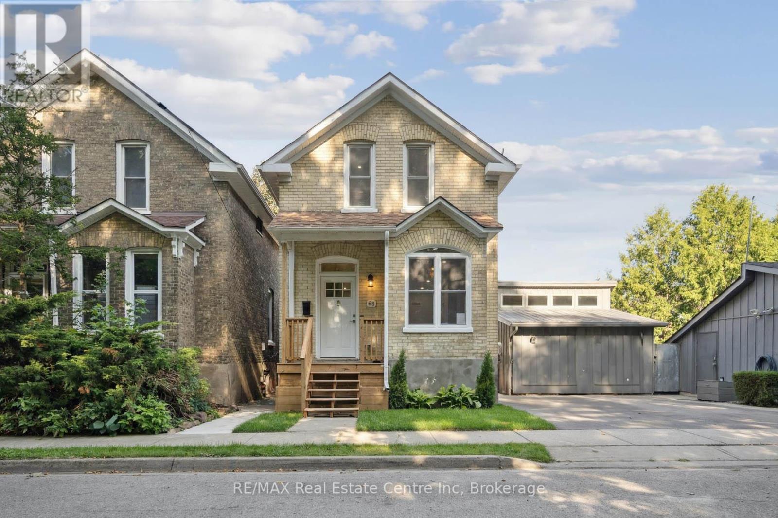 68 Spruce St, Cambridge, ON N1R 4K3