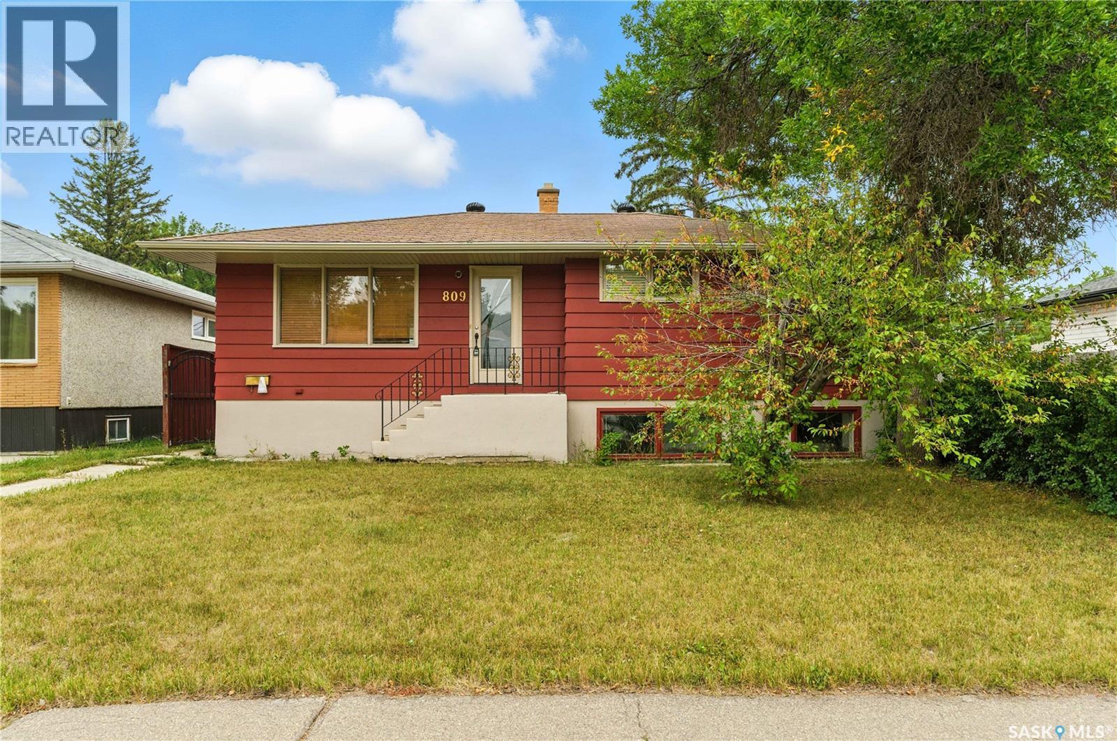 809 Horace St, Regina, SK S4T 5K9