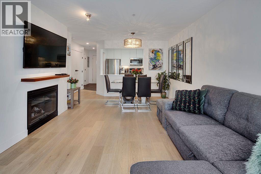 108 W Esplanade Avenue Unit 411, North Vancouver, BC V7M 3M8