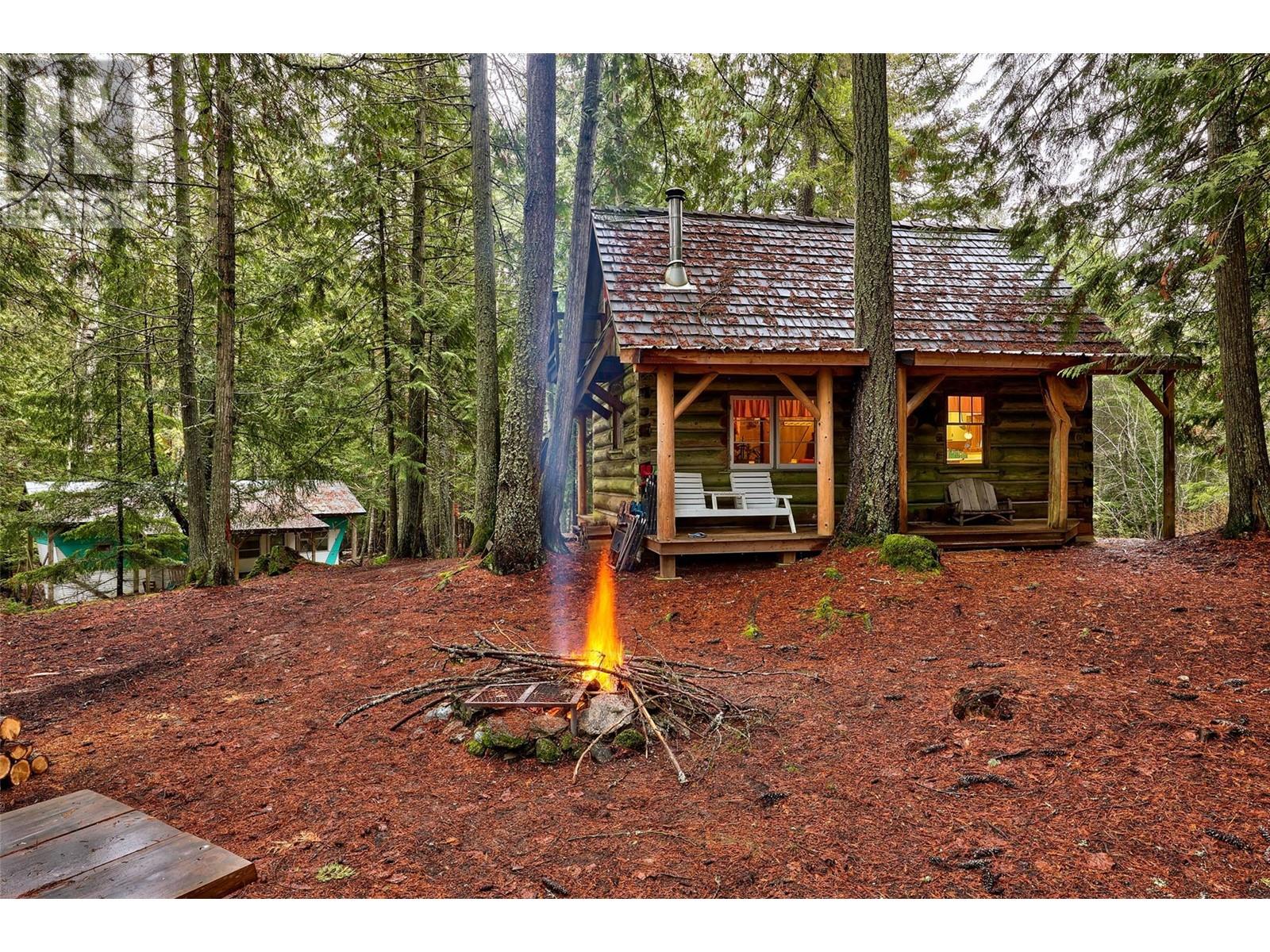 6057 Line 17 Rd, Magna Bay, BC V0E 1M7