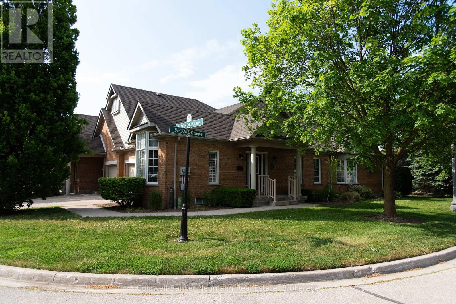 22 Magnolia Ln, Guelph, ON N1G 4X7