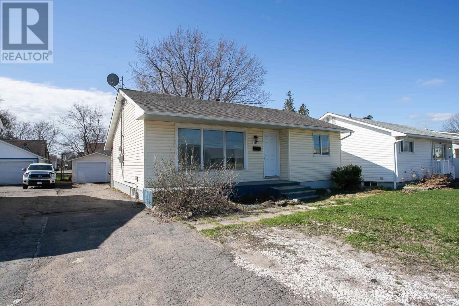 281 Mcnabb St, Sault Ste. Marie, ON P6B 1Y7