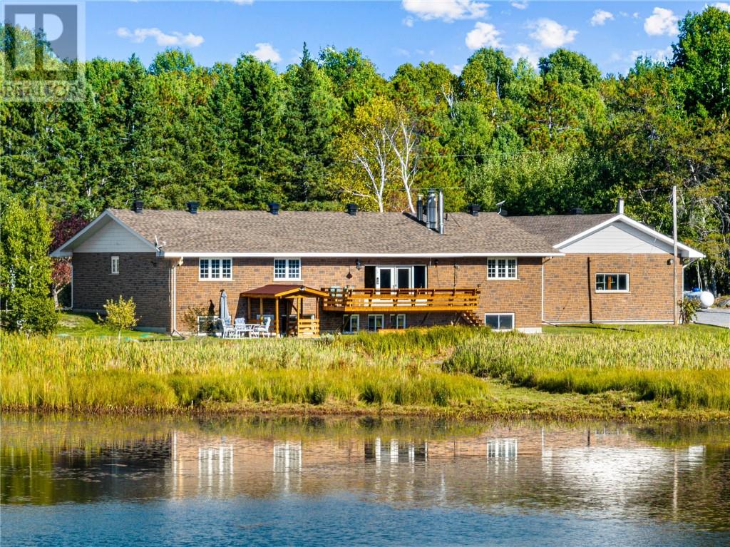 711 Moxam Landing Rd, Lively, ON P3Y 1H9