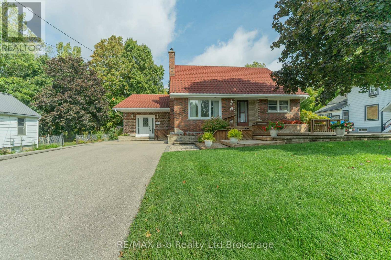 18 Van St, Tillsonburg, ON N4G 2M8