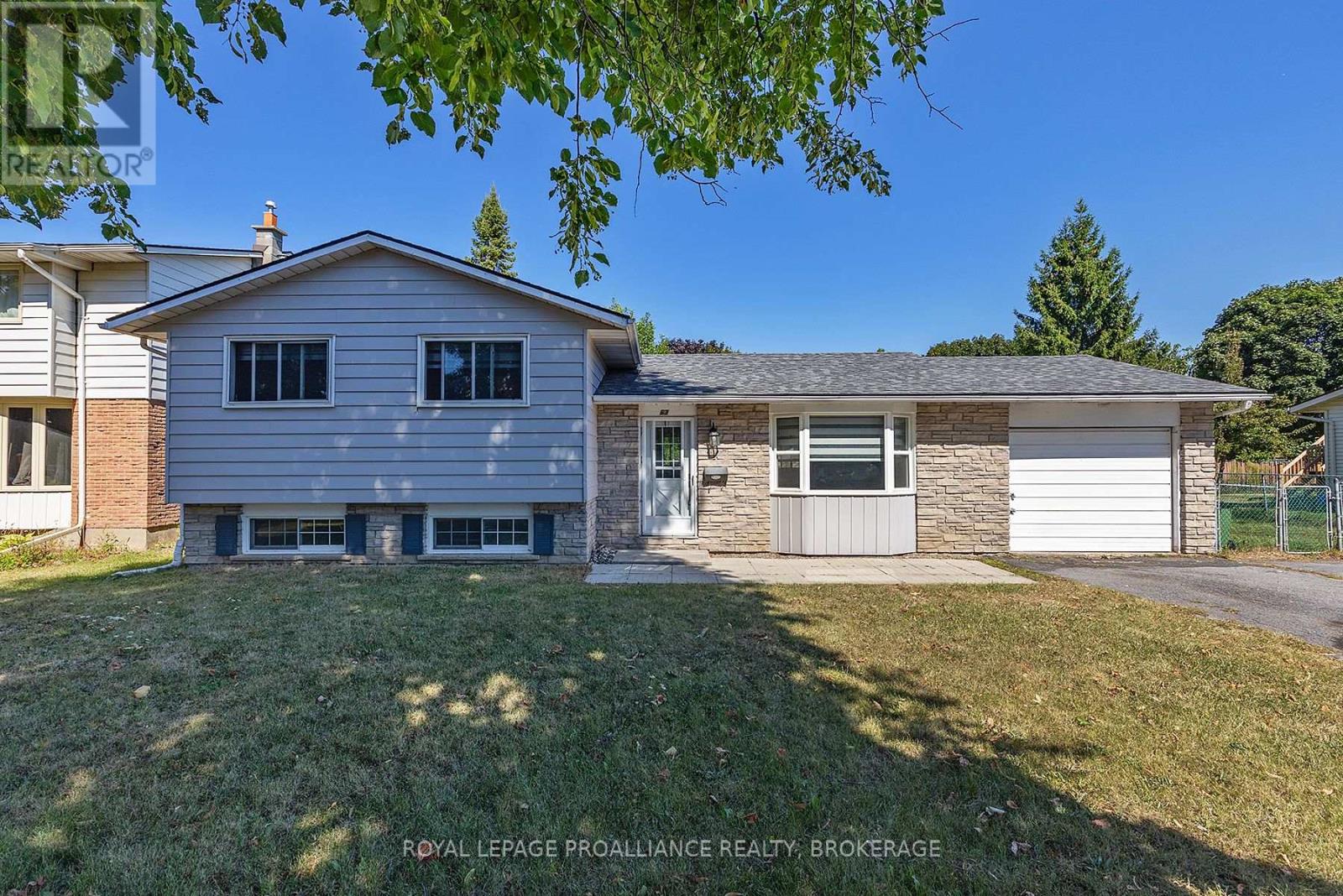 63 Old Oak Rd, Kingston, ON K7M 6X2
