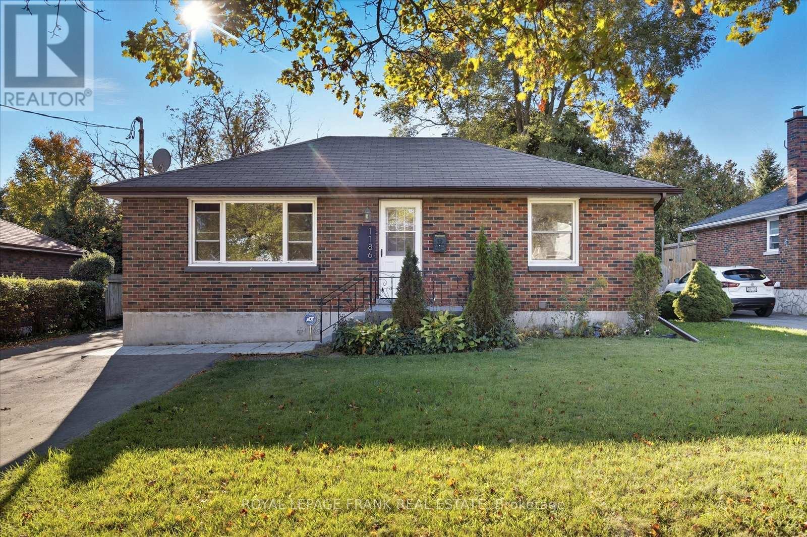 1186 Ravine Rd, Oshawa, ON L1H 4E2