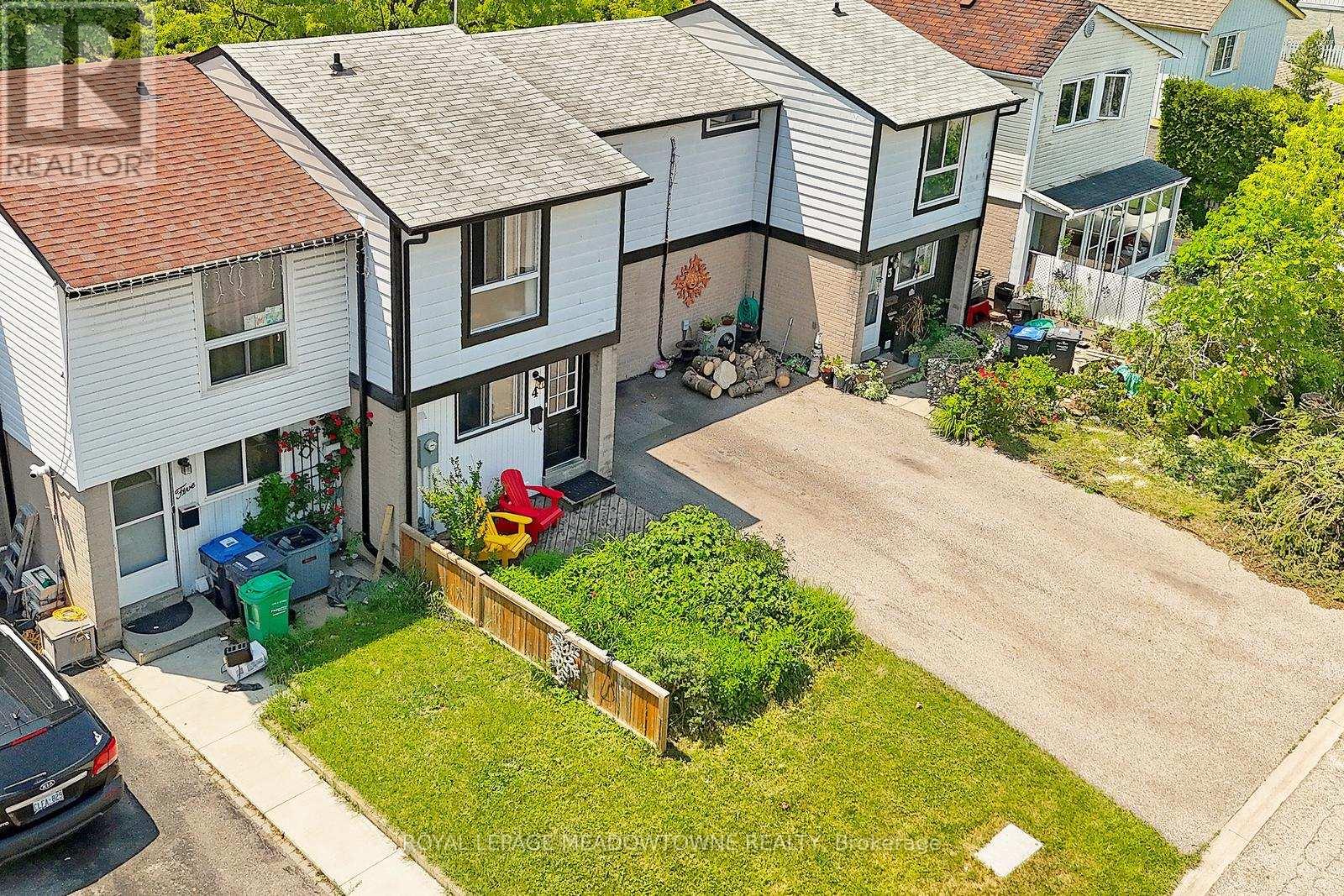 4 Greenfield Sq, Brampton, ON L6S 2J3