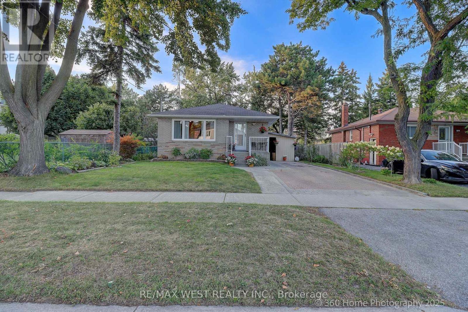 152 Benjamin Blvd, Toronto, ON M1K 3P5