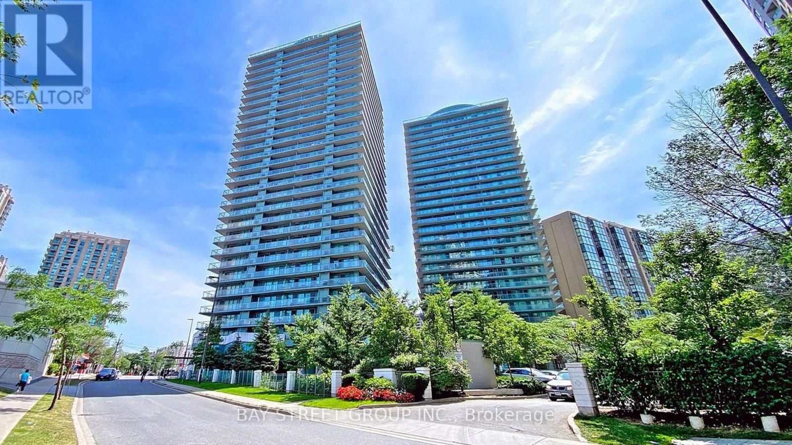 803 5500 Yonge St, Toronto, ON M2N 7L1