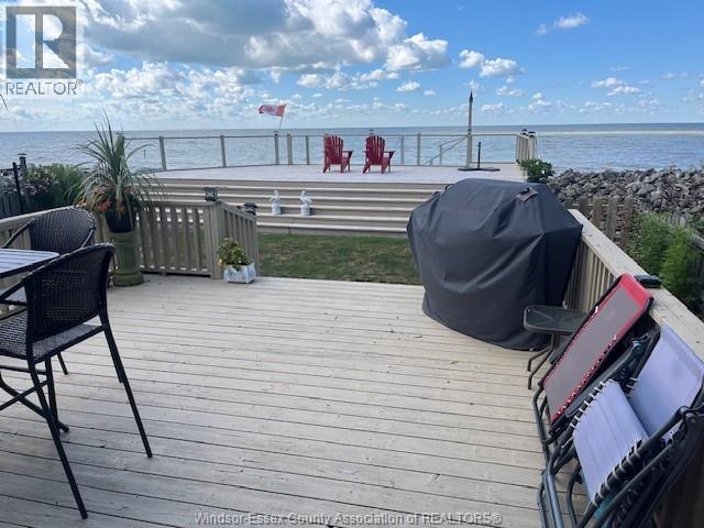 813 Erie Shores Dr, Essex, ON N0R 1G0