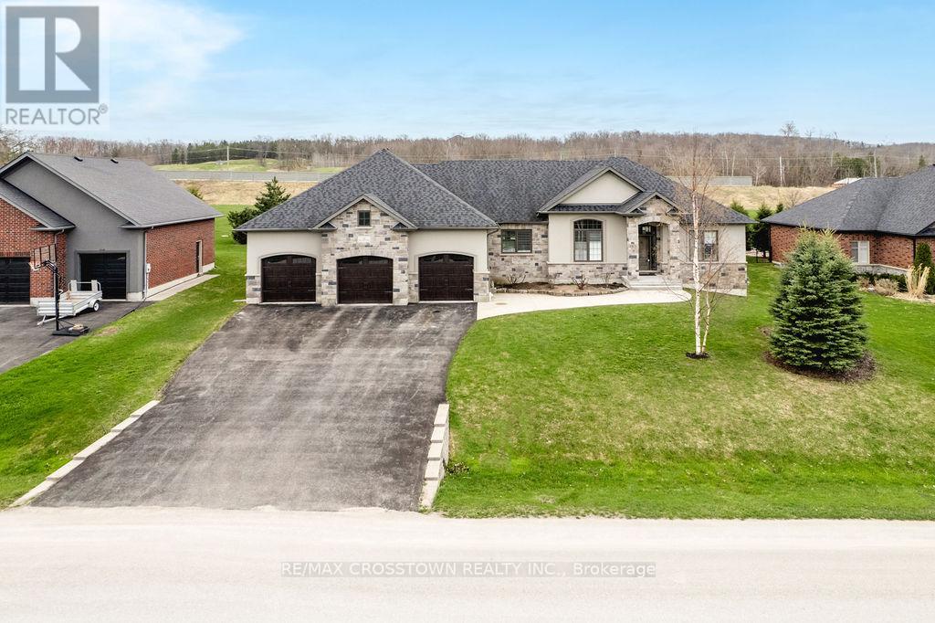 25 Mennill Dr, Springwater, ON L0L 1Y3