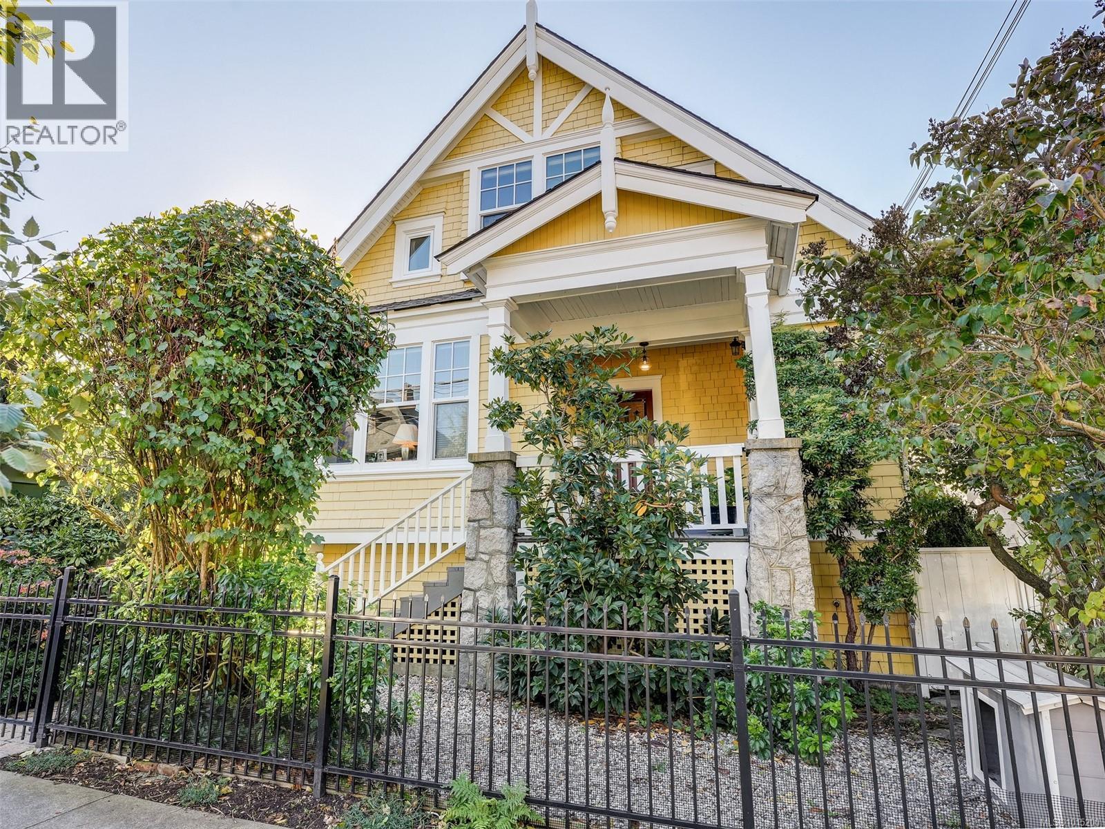 1165 Burdett Ave, Victoria, BC V8V 3H3