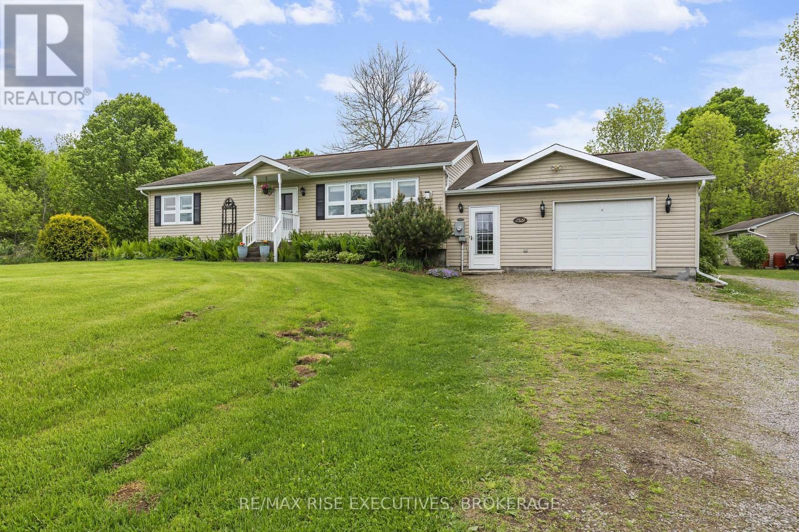 2329 Harlem Rd, Rideau Lakes, ON K0G 1V0