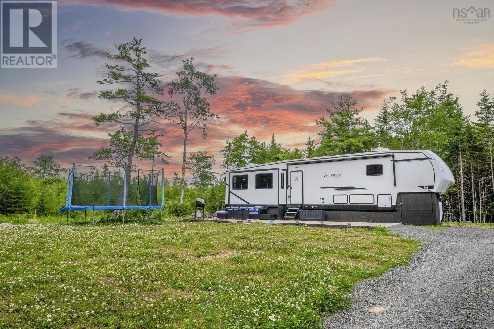 111 Middle Lake North Rd, West Hants, NS B0N 2T0